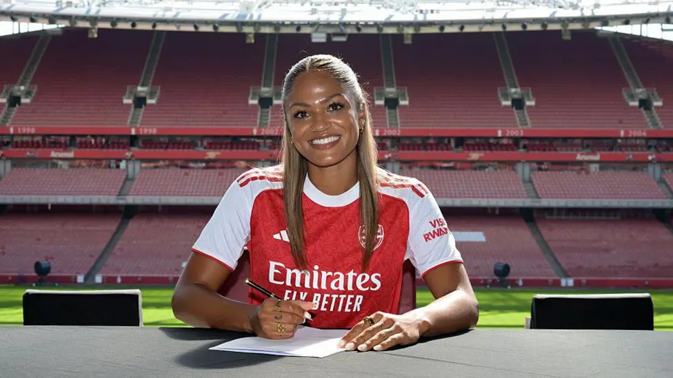 Arsenal Sign Former Liverpool Full-Back Taylor Hinds